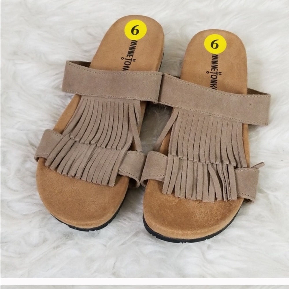 Minnetonka tan fringe Dailey sandals